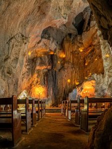 Capricorn-Caves-Interior-Romantic-QLD-Getaway-Itinerary